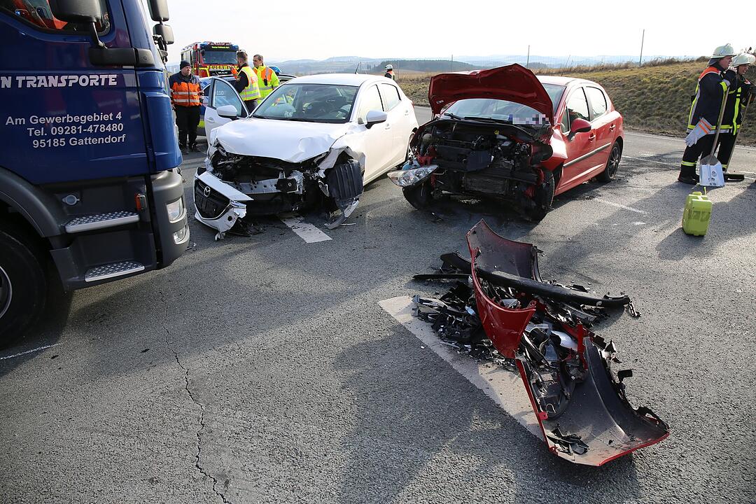 Hof:Unfall auf der A72 mit mehreren Fahrzeugen und Verletzten