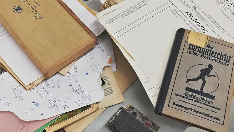 Vom kleinsten Schriftstück über kostbarstes chinesisches Porzellan bis zum rustikalen Bauernschrank muss vieles noch fotografiert, dokumentiert und katalogisiert werden.Sigismund von Dobschütz
