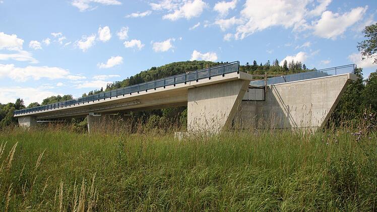 Bei Stadtsteinach sind bereits im vergangenen Jahr mehrere Brücken errichtet worden. Mit dem Straßenbau soll es in den nächsten Wochen weitergehen. Foto: Jürgen Gärtner