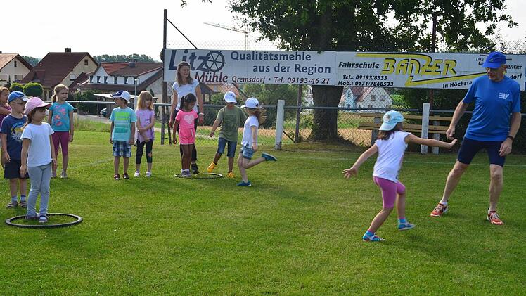 Die Kinder sind mit großem Eifer bei der Sache. Foto: Larissa Händel