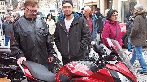 Die Motorradfans kamen auch auf ihre Kosten und konnten zahlreiche Motorräder bestaunen, die in der Innenstadt aneinandergereiht standen.