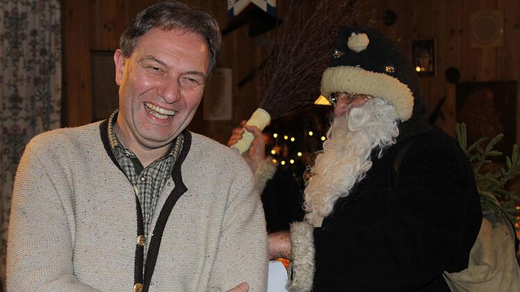 Trotz großen Einsatzes um den Fortbestand der Flößerei, bekam auch der Landrat seien Hiebe vom Nikolaus.  Michael Wunder