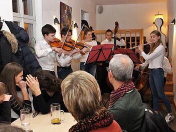 In der Kultkneipe Töpfla erklang klassische Musik.  Foto: Evi Seeger