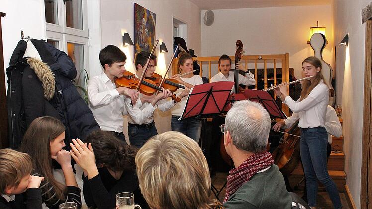 In der Kultkneipe Töpfla erklang klassische Musik.  Foto: Evi Seeger