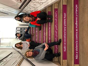 Gehören zum Mitarbeiterteam des Erlanger Frauenhauses, von links unten im Uhrzeigersinn: Christine Wittmann, Marlene Neumann,  Julia Peter, Ursula Heintze und Ute Freißler. privat