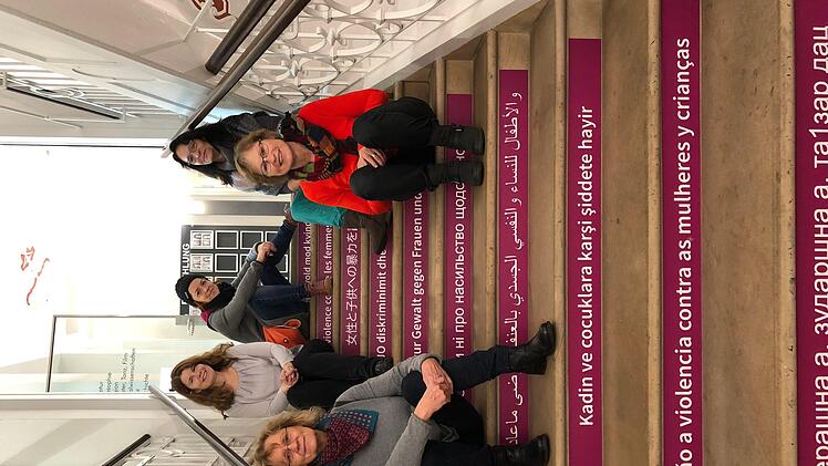 Gehören zum Mitarbeiterteam des Erlanger Frauenhauses, von links unten im Uhrzeigersinn: Christine Wittmann, Marlene Neumann,  Julia Peter, Ursula Heintze und Ute Freißler. privat