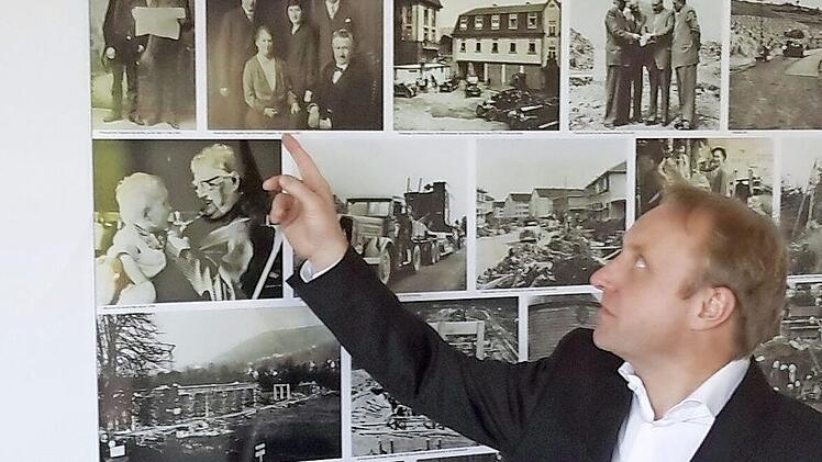 Eine Schautafel im Konferenzraum mit historischen Fotos dokumentiert einen Teil der Firmengeschichte. Zu jedem Bild weiß Unternehmenschef Peter Heil eine eigene Geschichte zu erzählen.  Fotos: Rolf Pralle