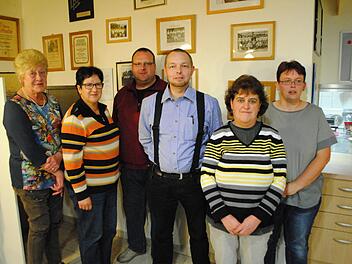 Die neue Vorstandsriege des VdK-Ortsverbands steht (von rechts): Ina Hildmann, Elke Lutz, Udo Hergenröder, Johannes Wolf, Annemarie Dorn und Gerlinde Gerhard.  Foto: Evelyn Schneider