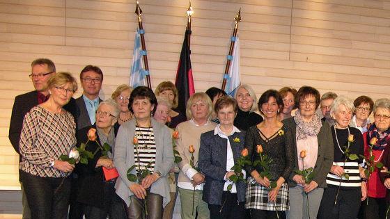 Verein des Jahres: Rund 50 Aktive bringt Brigitte Wagner (links) bei der wöchentlichen Gymnastikstunde der TSV Gruppe "Sonnenblumen" unter einen Hut. Foto: Klaus Oelzner