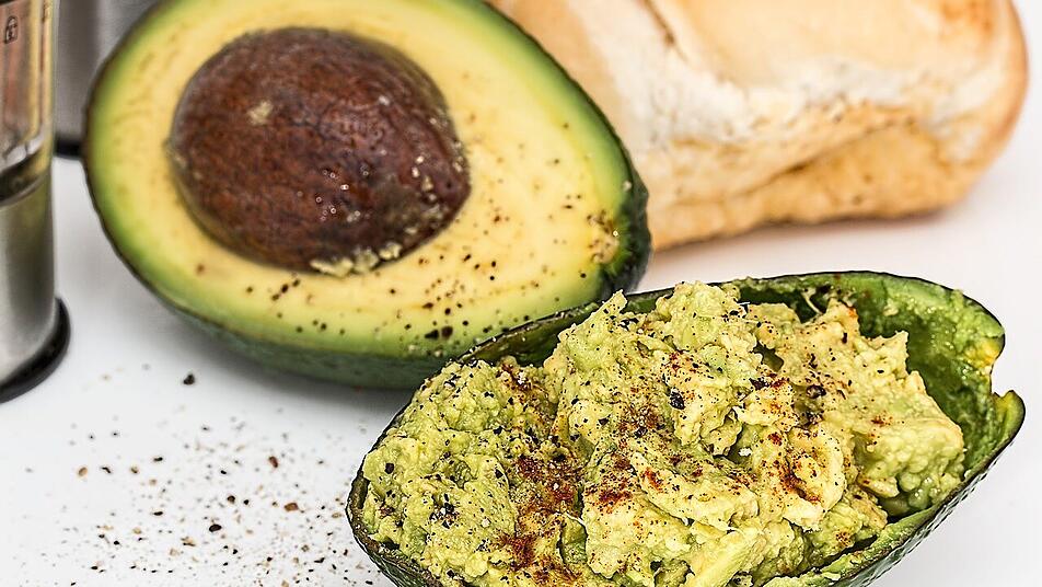 Guacamole ist ein beliebter Klassiker der mexikanischen Küche. Guacamole ist ein beliebter Klassiker der mexikanischen Küche.