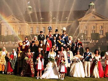 Die historischen Persönlichkeiten beim Rakoczyball 2015  Foto: Vogel