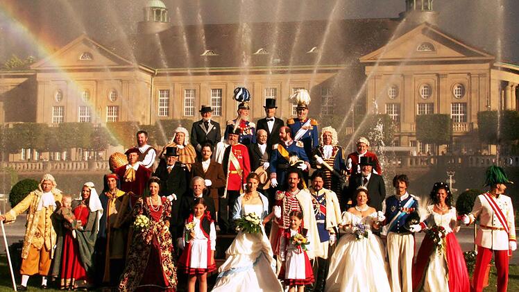 Die historischen Persönlichkeiten beim Rakoczyball 2015  Foto: Vogel