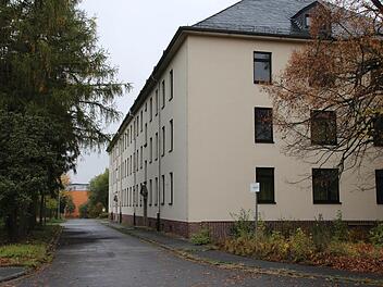 Wird was draus? Die Wohnbau soll nun prüfen, was es kosten würde, die BGS-Gebäude bewohnbar zu machen. Darauf einigten sich Vertreter von Stadt und der Bundesanstalt für Immobilienaufgaben (Bima). Foto: Ulrike Nauer