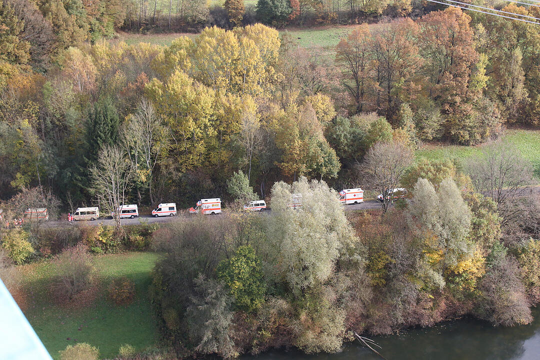 Coburg: Üben für den Ernstfall – Rettungskräfte und Statisten stellen ICE-Katastrophe nach