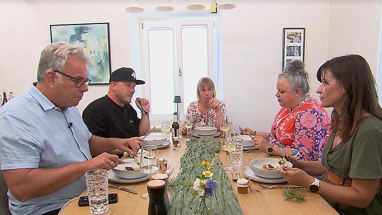 An Tag 3 im Allgäu trifft sich die "Dinner"-Runde bei Lena in Memmingen.