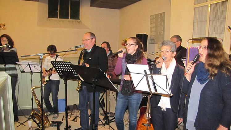 Die Musikgruppe Soul Project der Heilig-Kreuz-Gemeinde gestaltete den Gottesdienst aus. Foto: Martin Koch