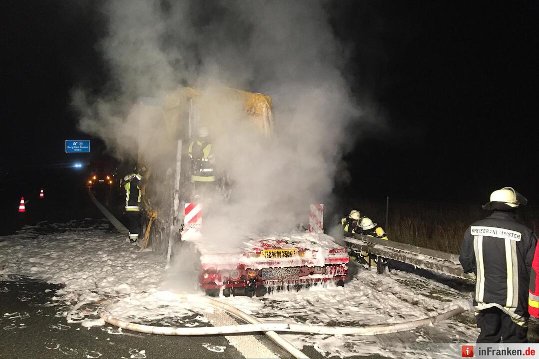 Schwertransport fängt auf A9 Feuer