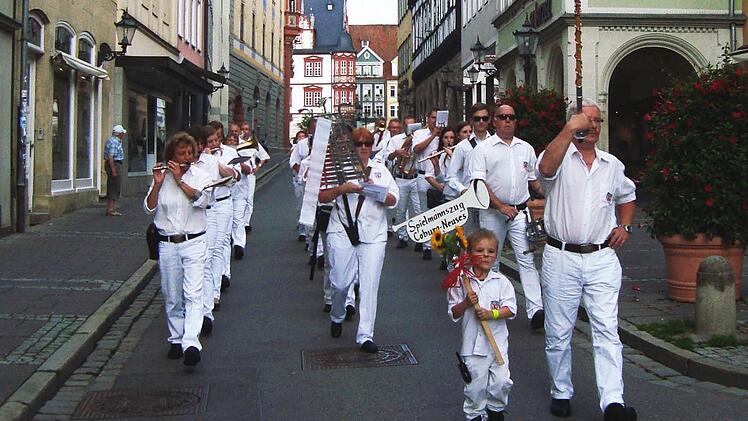 Der Spielmannszug Neuses muss den "Coburger Marsch" oft spielen. Foto: Astrid Hess