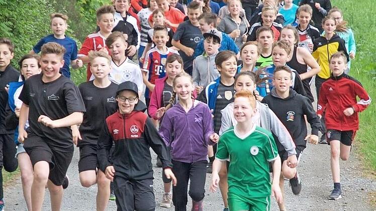 Beim 15. Sponsorenlauf der RS II erzielten die Sch&uuml;ler eine Spendensumme von bislang 58&nbsp;000 Euro.  Foto: Ralf M&uuml;ller