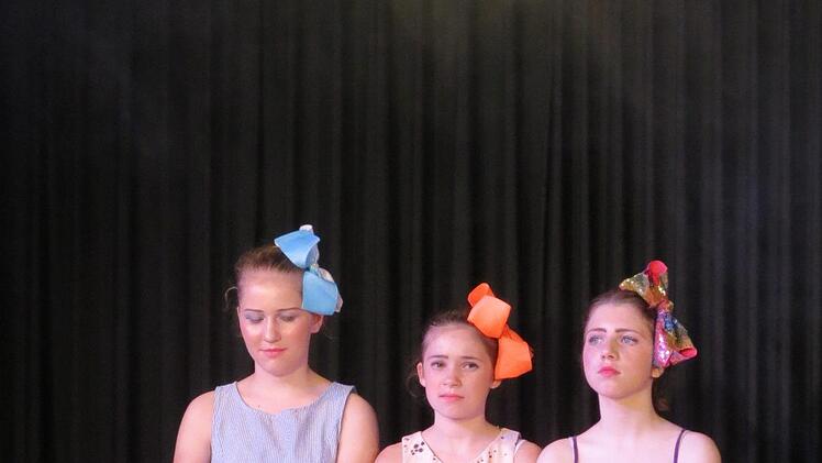 Drei Mal Alice - in verschiedenen Altersabschnitten.Doris Bauer