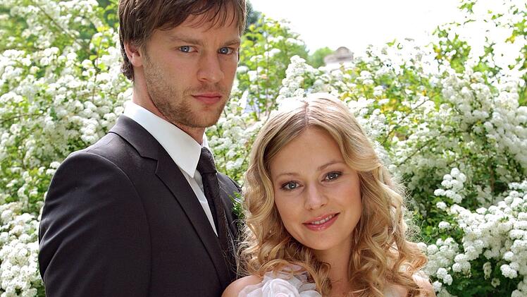 Ein Traum in Weiß: Zum Finale der fünften Staffel im August 2010 heiratete Sandra (Sarah Stork) endlich ihren Lukas (Wolfgang Cerny).