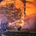 Bei einem Feuer nahe Pleinfeld ist am Mittwochabend eine Scheune vollständig niedergebrannt. Foto: NEWS5 / Goppelt