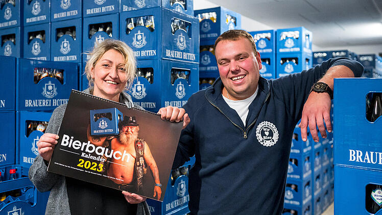 Bierbauchkalender 2024: Brauerei sucht Bierbauch-Models - "viele Wohnungen verschönern"