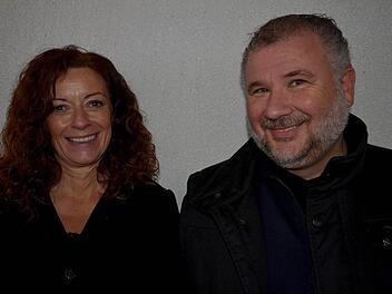 Marion Beyer ist Theaterpädagogin, Regisseurin und Drama Teacher (National School of Arts), Hermann J. Vief Kultur- und Theaterpädagoge, Regisseur und Manager Logistics (SCM). Am Freitag stehen sie auf der Naturbühne Rede und Antwort. Foto: Dieter Hübner