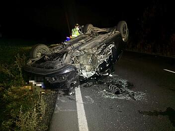 Frontalzusammensto&szlig; im Begegnungsverkehr: Drei Verletzte