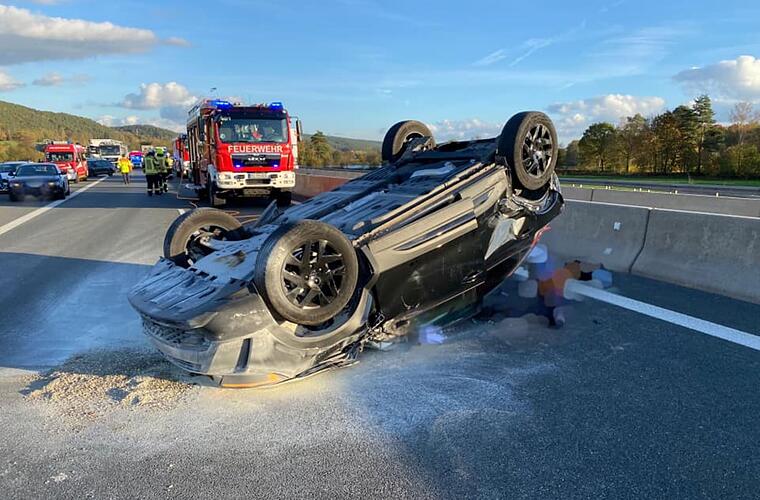 Unfall auf A70 bei Neudrossenfeld: Auto überschlägt sich mehrfach - und gerät in Brand