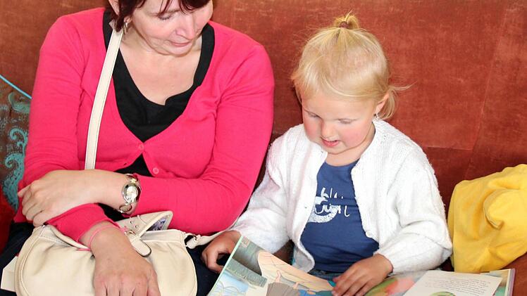Auch den Jüngsten macht das Lesen Spaß. Foto: Johanna Blum