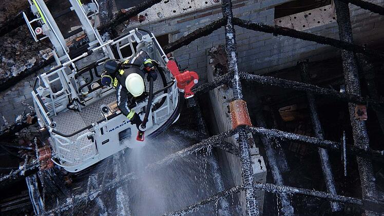 Scheune in Höflas gerät in Vollbrand