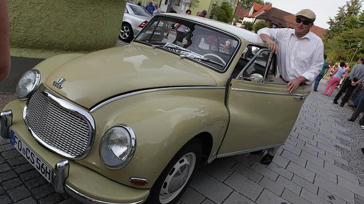 Eggolsheims B&uuml;rgermeister Claus Schwarzmann beteiligte sich als Chauffeur in seinem DKW 3=6.