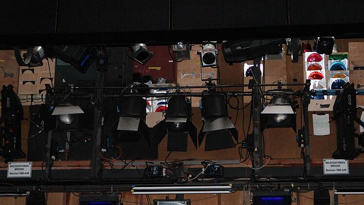 Vom Wasser beschädigt: die Bleuchtungsanlage des Landestheaters Foto: Jochen Berger