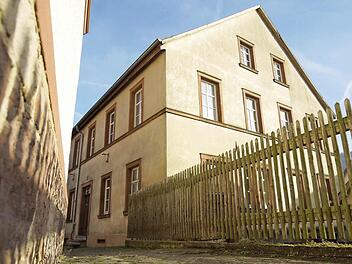 Die Alte Schule in Untererthal wird renoviert. Fotos: Arkadius Guzy