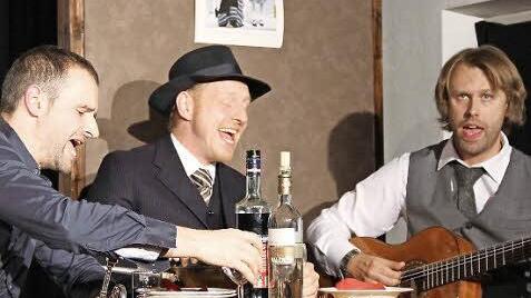 Nico Jilka, Holger Zessner und Christian Johannsen in "Butterbrot". Die drei Schauspieler standen zum ersten Mal auf der Bühne des Thurnauer Schlosstheaters. Foto: Katharina Müller-Sanke