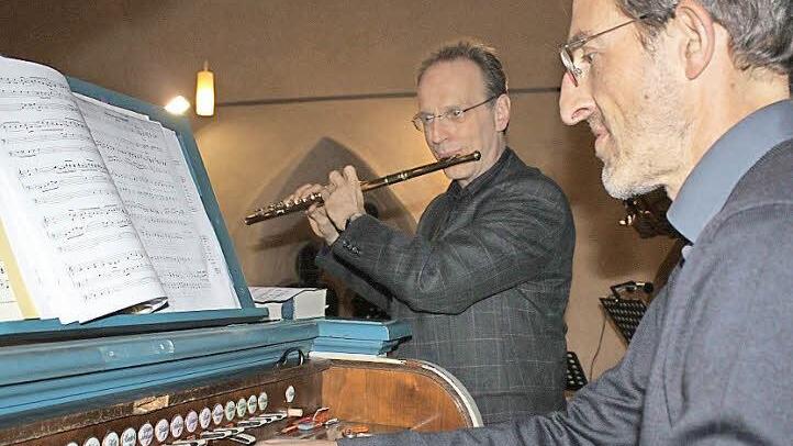 Statt in der Neustädter Kirche in Erlangen, der Universitätskirche, spielte Konrad Klek (Peter Bubmann an der Flöte) auf der Uehlfelder Strebel-Orgel. Die Kirchengemeinde genoss das Konzert. Foto: Sonja Werner