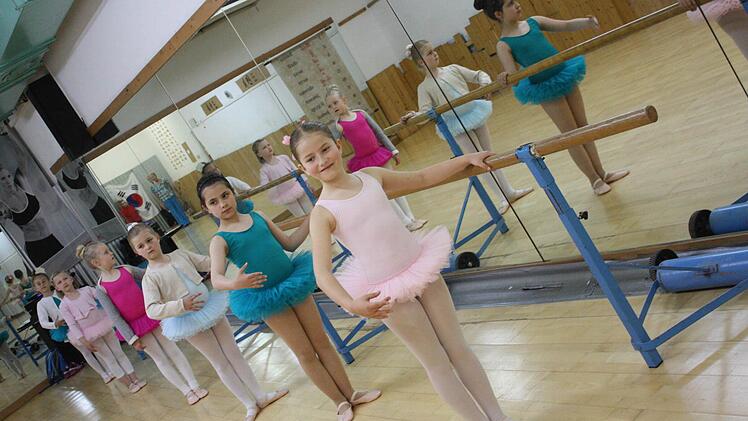 Tanzstunde in der Ballettschule Natascha.  Foto: Robert Huger
