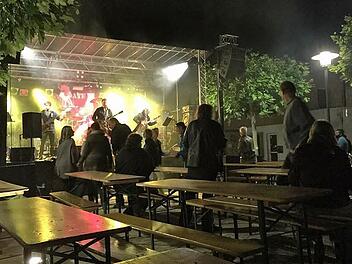 Überschaubar war die Besucherzahl beim Auftritt von "Blind Date" auf dem Säumarkt.  Foto: Daniel Ruppert