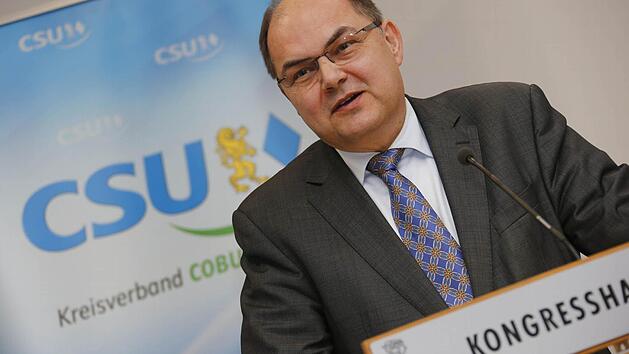 Bundeslandwirtschaftsminister Schmidt beackerte in Coburg ein breites Themenfeld. Foto: Matthias Hoch