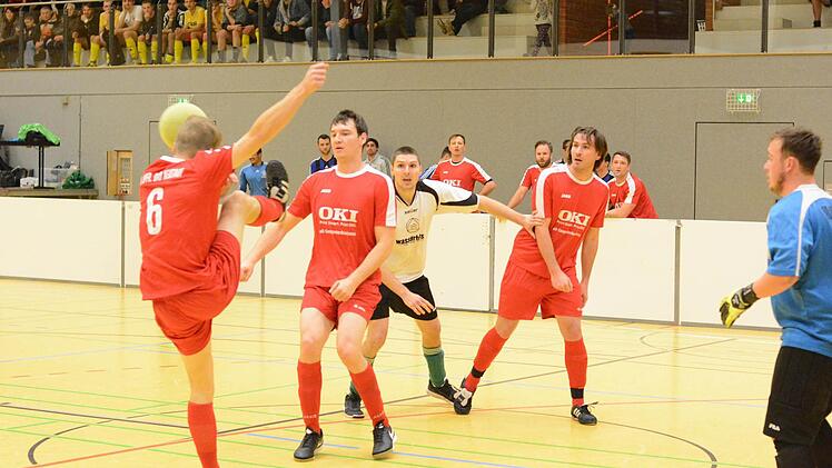 Unser Bild stammt aus der Begegnung des FC Hammelburg II (weiße Trikots) gegen den VfL Spfr. Bad Neustadt. Foto: ssp