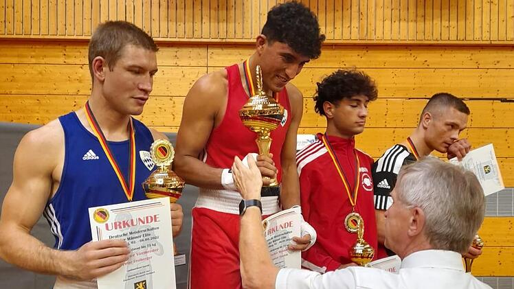 Mohammad Shadab bei der Siegerehrung nach dem Gewinn der Deutschen Meisterschaft im Mittelgewicht. Foto: Edgar Feuchter