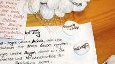 Familie Bartl hat Steine mit berührenden Worten versehen. Sie sollen den Gästen Glück bringen.