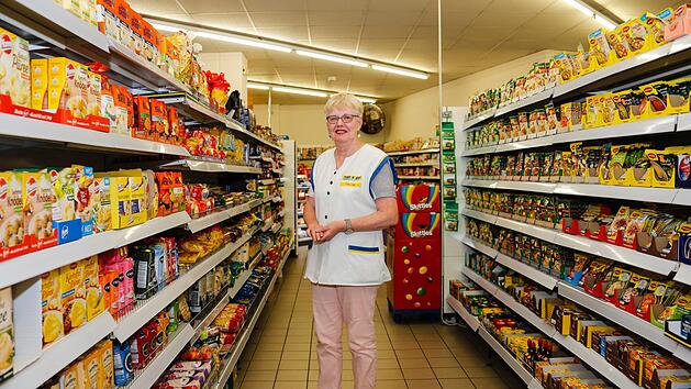 Brigitte Döll in ihrem Einkaufsmarkt  in der Bamberger OttostraßeFoto: Matthias Hoch