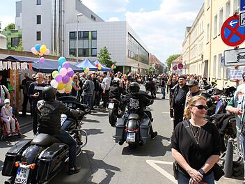 Erlangen: Toy Run Day 2022 war "absolut genial" - knapp 1000 Biker wollen kranken Kindern helfen Erlangen: Toy Run Day 2022 war "absolut genial" - knapp 1000 Biker wollen kranken Kindern helfen