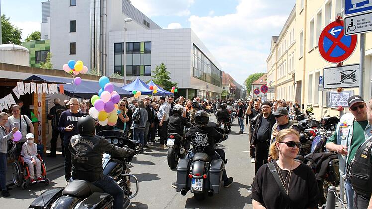 Erlangen: Toy Run Day 2022 war "absolut genial" - knapp 1000 Biker wollen kranken Kindern helfen