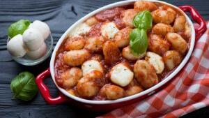 Gnocchi-Auflauf mit Paprika-Tomaten-Sauce