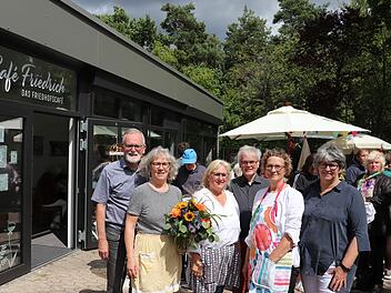 Unterasbach: Neue Begegnungsst&auml;tte ein voller Erfolg - Caf&eacute; Friedrich freut sich &uuml;ber volle Tische