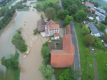 Ein Bild aus der Luft. Hochwasser bei Dreschen (Neudrossenfeld). Aufgenommen mit einer GoPro Helmkamera die an einem selbstgebauten Hexacopter befestigt war. Foto: Kai Hacker