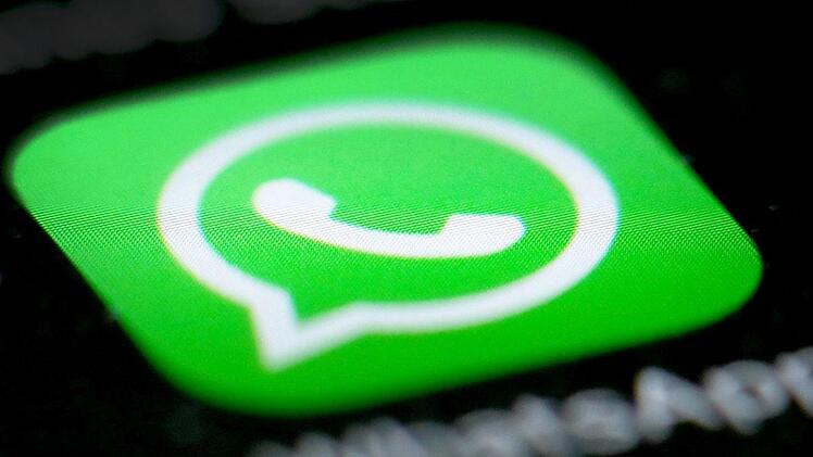 Privatsphäre gleich Null: Eine eklatante Sicherheitslücke beim Messenger WhatsApp sorgt dafür, dass wildfremde Menschen Nachrichten abhören können. Foto: Martin Gerten/dpa